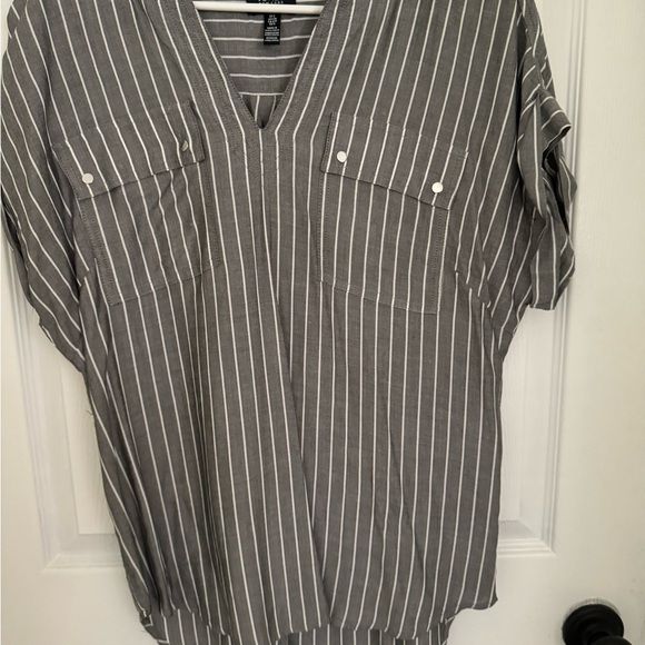 Tops - Picture 2 of 3